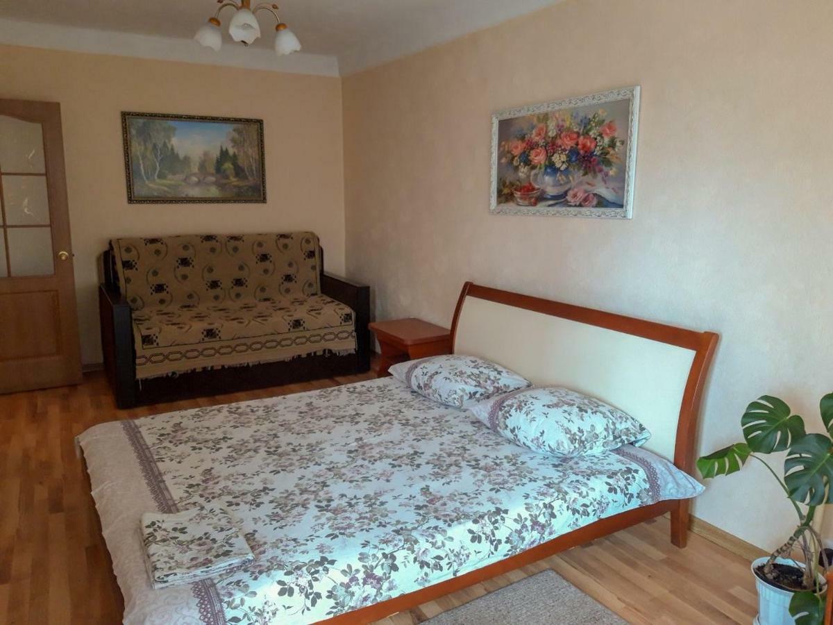 Apartment On Livoberezna Metro Station Kyiv Exterior photo